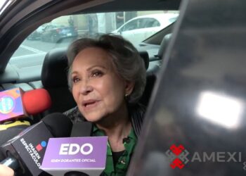 Adriana Barraza durante la presentación de la serie Una Familia Compleja en México, donde habló de su personaje, su carrera y recordó con respeto a Carmen Salinas.