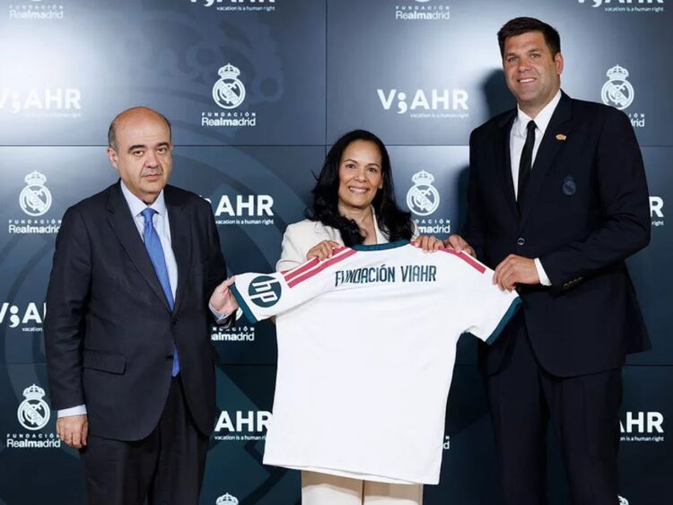 Representantes de la Fundación Real Madrid y la Fundación VIAHR firman un acuerdo de colaboración en Madrid para desarrollar programas sobre bienestar, salud mental y prevención del burnout.