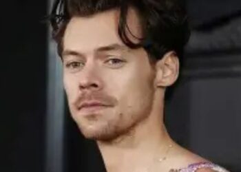 Harry Styles durante una presentación en vivo de su Together, Together Tour, gira con la que ofrecerá seis conciertos en el Estadio GNP Seguros de la Ciudad de México.