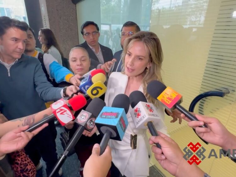 Altair Jarabo conversa con la prensa, desmiente rumores de divorcio y confirma su regreso a las telenovelas con un personaje de villana.