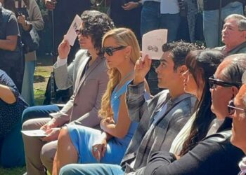 Livia Brito, Gonzalo García Vivanco y el elenco de Infinito amor participan en el claquetazo que marcó el inicio de las grabaciones de la nueva telenovela de Salvador Mejía.