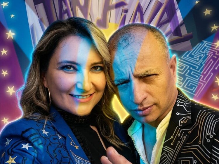 Los músicos Soni Ramírez y Gamma, integrantes de la banda mexicana EVA, posan durante una entrevista en la que hablaron sobre su propuesta musical Diet Rock y los mensajes que transmiten en sus canciones.