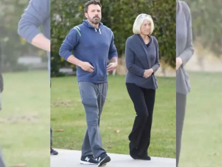 Ben Affleck durante un evento público. El actor enfrenta la muerte de su madre, Chris Anne Affleck, y rinde homenaje a su legado solidario con una donación benéfica.