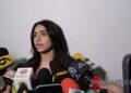 La actriz Valentina Buzzurro sonríe durante la presentación de Te esperaba, donde habla de su primer protagónico en Televisa y de los retos de la nueva telenovela.
