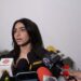 La actriz Valentina Buzzurro sonríe durante la presentación de Te esperaba, donde habla de su primer protagónico en Televisa y de los retos de la nueva telenovela.