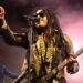 Lenny Kravitz actúa en el escenario de Starlite Occident, en Marbella, durante un concierto en el que interpretó sus éxitos y compartió mensajes de amor y esperanza con el público.
