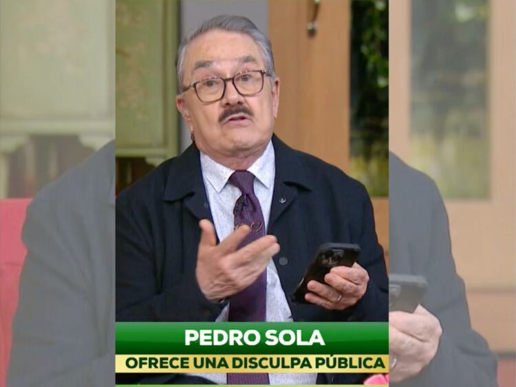 Pedro Sola durante la emisión de Ventaneando, donde ofreció una disculpa pública por sus comentarios sobre la presencia de perros en restaurantes y otros espacios públicos.