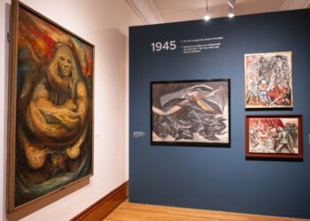 Visitantes recorren las renovadas salas de arte moderno del MUNAL, donde la exposición Arte y visualidad en el México moderno presenta obras emblemáticas del arte mexicano del siglo XX.