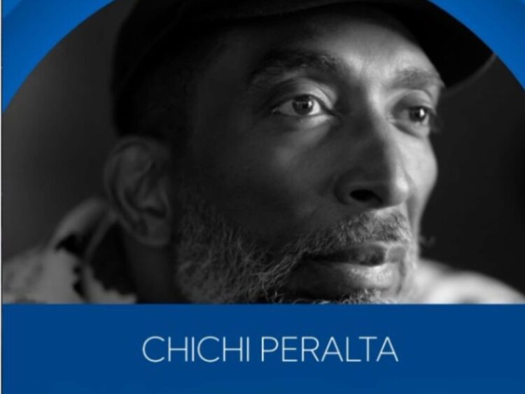 Chichí Peralta posa durante un evento promocional; el músico dominicano recibirá el Premio a la Excelencia Musical de la Academia Latina de la Grabación por su trayectoria.