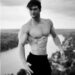 Fotografía de Connor Murphy, influencer estadounidense de fitness, cuyo fallecimiento en Tailandia es investigado por las autoridades tras un incidente registrado en un lago de Bang Phli.