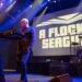 Integrantes de A Flock of Seagulls durante una presentación en vivo, donde interpretan sus mayores éxitos como parte de su gira por América Latina.