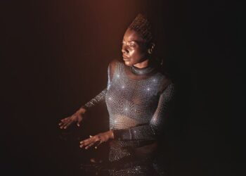 La cantante española Buika promociona "Bailando", su nuevo sencillo que combina flamenco y música disco bajo el sello Eastcote Recordings.