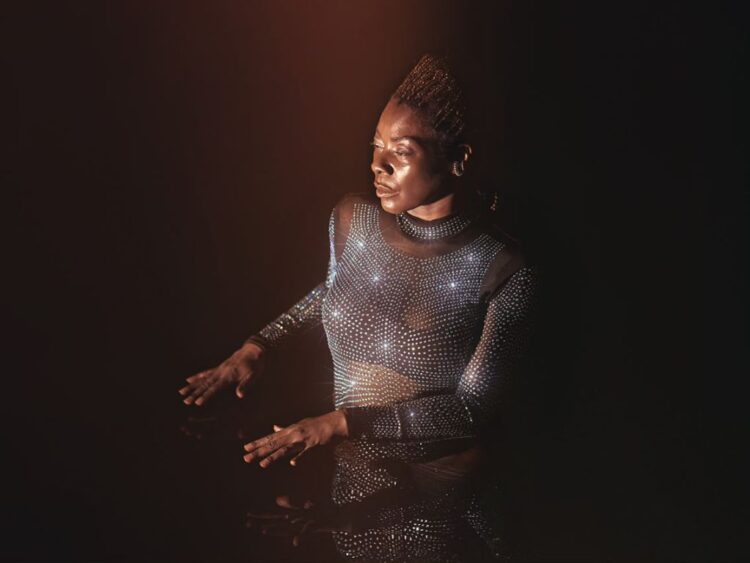 La cantante española Buika promociona "Bailando", su nuevo sencillo que combina flamenco y música disco bajo el sello Eastcote Recordings.