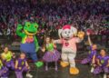 La cantante infantil Lara Campos durante su concierto en Chile, donde miles de familias disfrutaron de un espectáculo de música, baile e interacción con el público.