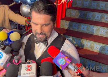 Arturo Carmona conversa con medios de comunicación durante la celebración de su cumpleaños número 50, donde habla de su familia, su salud y sus proyectos.