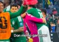 Gilberto Mora hizo historia con México y los memes de "Don Memo" Ochoa desataron una ola de humor en redes sociales. | AMEXI/FOTO: RRSS