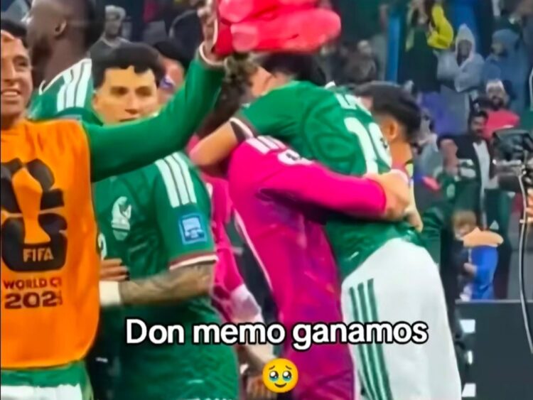 Gilberto Mora hizo historia con México y los memes de "Don Memo" Ochoa desataron una ola de humor en redes sociales. | AMEXI/FOTO: RRSS