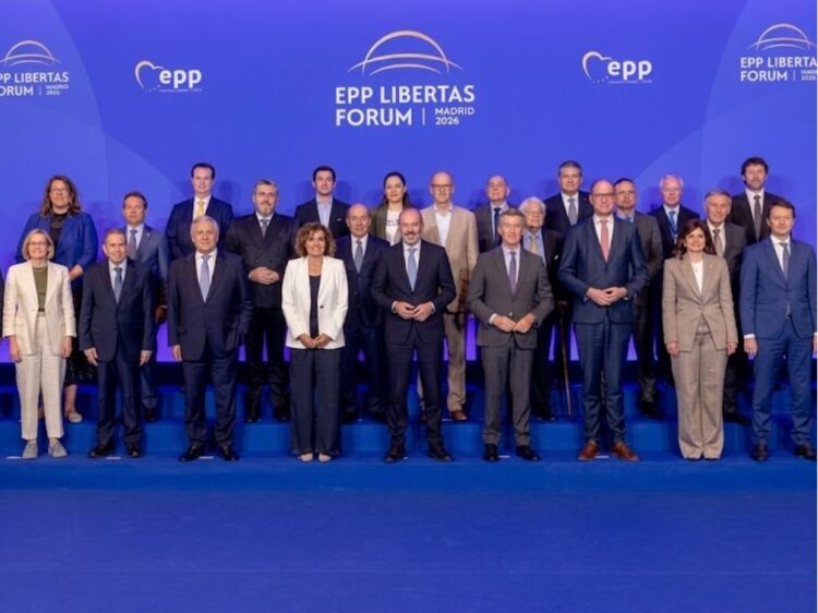 Calderón en foro de Madrid: México sigue la vía de Venezuela.