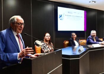 El secretario de Salud, David Kershenobic, reiteró el compromiso de las autoridades sanitarias de eliminar la hepatitis C en México en 2030