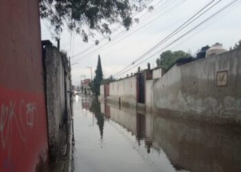Encharcamientos y daños por lluvia y granizo en Toluca, Edomex