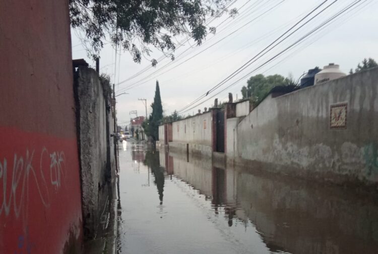 Encharcamientos y daños por lluvia y granizo en Toluca, Edomex