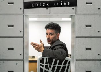 Erick Elías revela su visión sobre el éxito, la ambición y los límites personales al protagonizar “El método Grönholm”. | AMEXI/FOTO: IG @erickelias