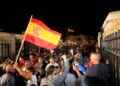Españoles cruzan la frontera con Gibraltar, tras la firma del acuerdo entre la Unión Europea y Reino Unido.