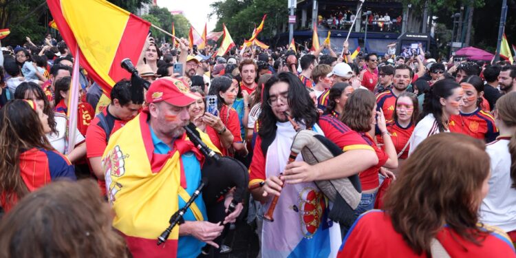 Festejo en la Cibeles por el triunfo de España en el Mundial. AMEXI/Foto: La Isabel 1