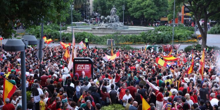 Festejo en la Cibeles por el triunfo de España en el Mundial. AMEXI/Foto: La Isabel