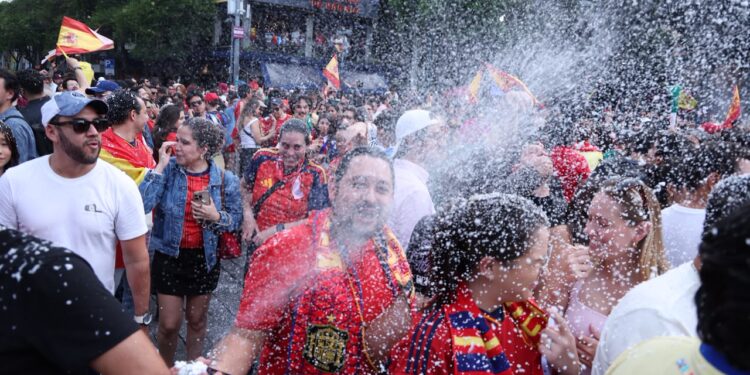 Festejo en la Cibeles por el triunfo de España en el Mundial. AMEXI/Foto: La Isabel