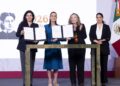 Firma de la iniciativa para homologar en el país la Ley General para Prevenir, Investigar, Sancionar y Reparar el Daño por el Delito de Feminicidio. AMEXI Foto Presidencia