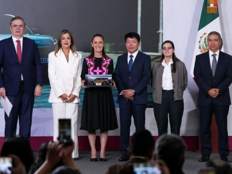 649 millones de dólares Kia anuncia histórica inversión en México. AMEXI Foto Presidencia
