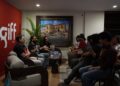 Pablo Ignacio Jofré presenta libro sobre futbol y cine, acompañado por Carlos Cuarón