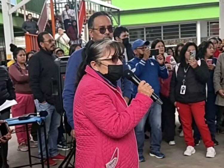 Padres y maestros alistan bloqueo en la autopista México-Puebla