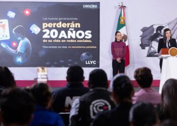 Reformas buscan prohibir celulares en escuelas y redes sociales
