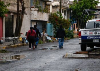 Regresan 179 vecinos a sus casas tras fuga de gas en Neza