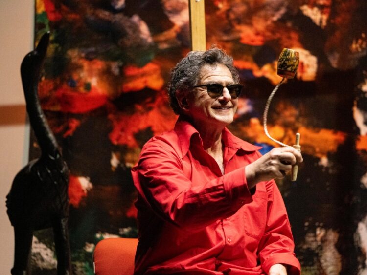 Ricardo Haneine Haua durante una escena de Videncia, la obra que escribió a los 17 años y con la que regresa al teatro 52 años después
