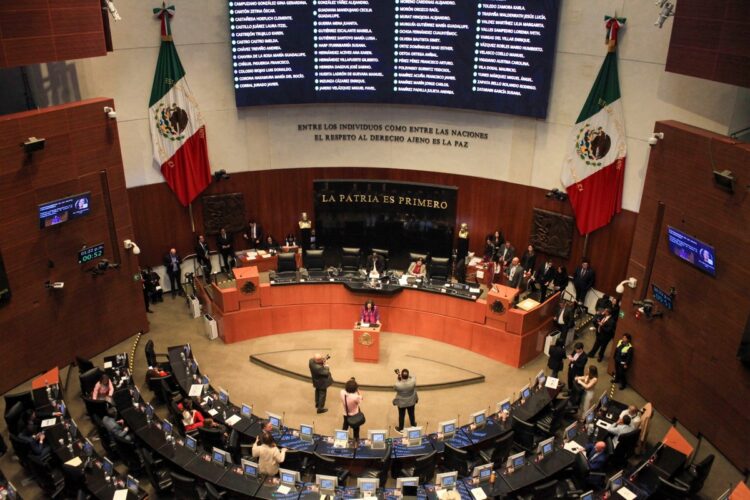 Senado se manifiesta por la defensa de mexicanos en EU; en Diputados preparan pronunciamiento
