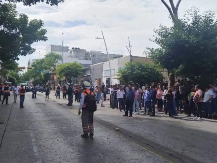 Sismo de magnitud 7.4 sacude Chiapas; activan alerta preventiva por posible tsunami
