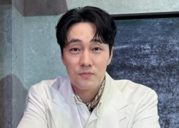 So Ji-sub protagoniza “Agente Kim Reactivado”, el K-drama que conquista el Top 10 de Netflix. | AMEXI/FOTO: IG @soganzi_51