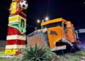 Tráiler se impacta contra figura del Mundial en Ecatepec. Foto RRSS