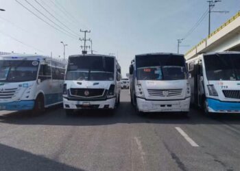 Transportistas bloquean la autopista México-Puebla por la inseguridad. AMEXI Foto RRSS
