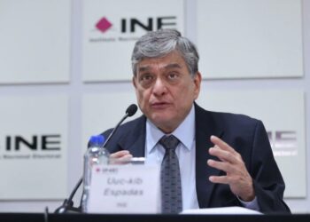 El consejero del INE Uuc-kib Espadas presenta su propuesta de doble boleta electoral