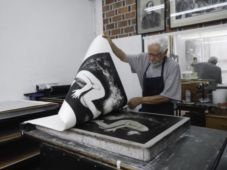 Fallece el litógrafo Raúl Cabello, referente de la gráfica mexicana