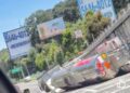 Accidente en la México-Toluca: pipa vacía se precipita desde puente