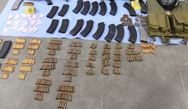 en el operativo también se aseguró un importante arsenal, equipo táctico, vehículos y drogas.