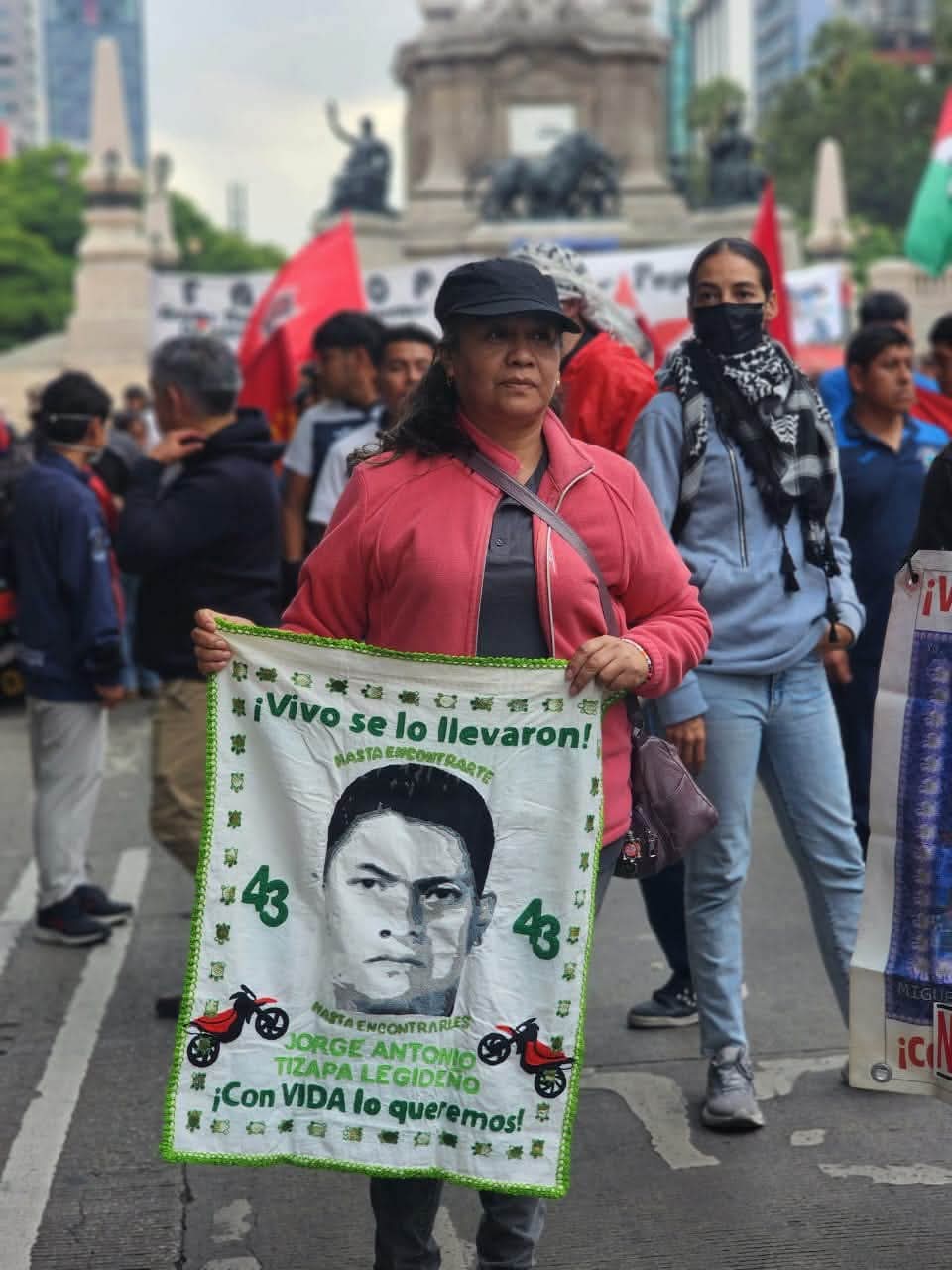 A pocas semanas de que se cumplan 12 años de estos lamentables hechos, los padres de los 43 realizaron la Acción Global por Ayotzinapa