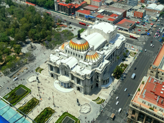 La convivencia siempre ha sido un ejercicio infinitamente más complejo que la tolerancia. La tolerancia puede practicarse a distancia. AMEXI/FOTO/ https://www.pexels.com/es-es/foto/imagenes-aereas-del-palacio-de-bellas-artes-12148435/