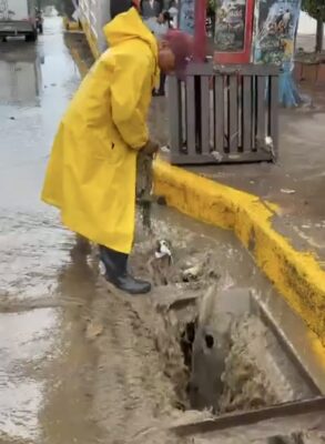 Reportan fuerte corriente de agua en redes sociales