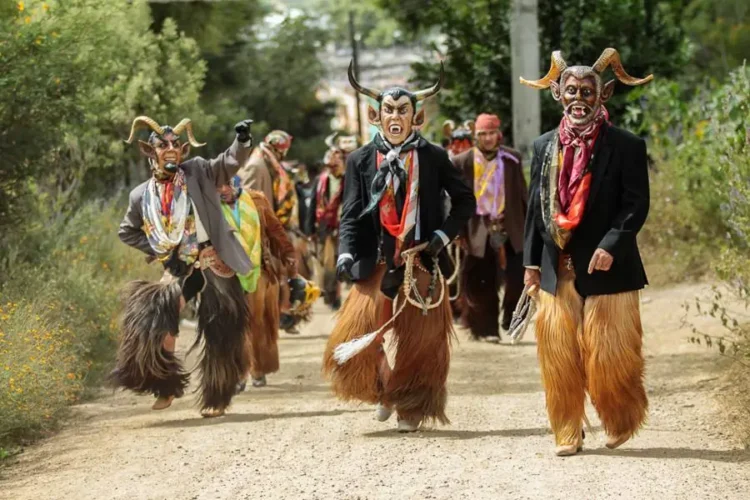 Danza de los Diablos de Chichihuitan triunfa en Guelaguetza